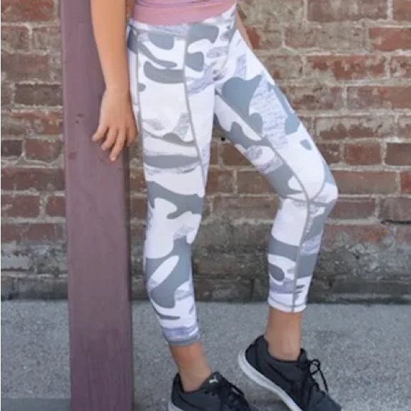 ZYIA Pants - 🔥MOVING SALE!🔥 Zyia Camo Light N Tight